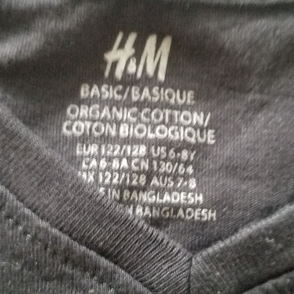 2 old navy tanks one black t shirt and shorts - Picture 4 of 6